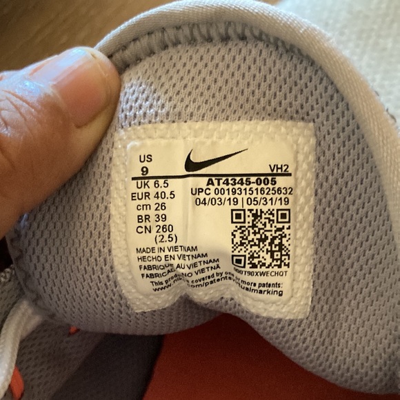 Nike  Women's Size 9 - Picture 8 of 9